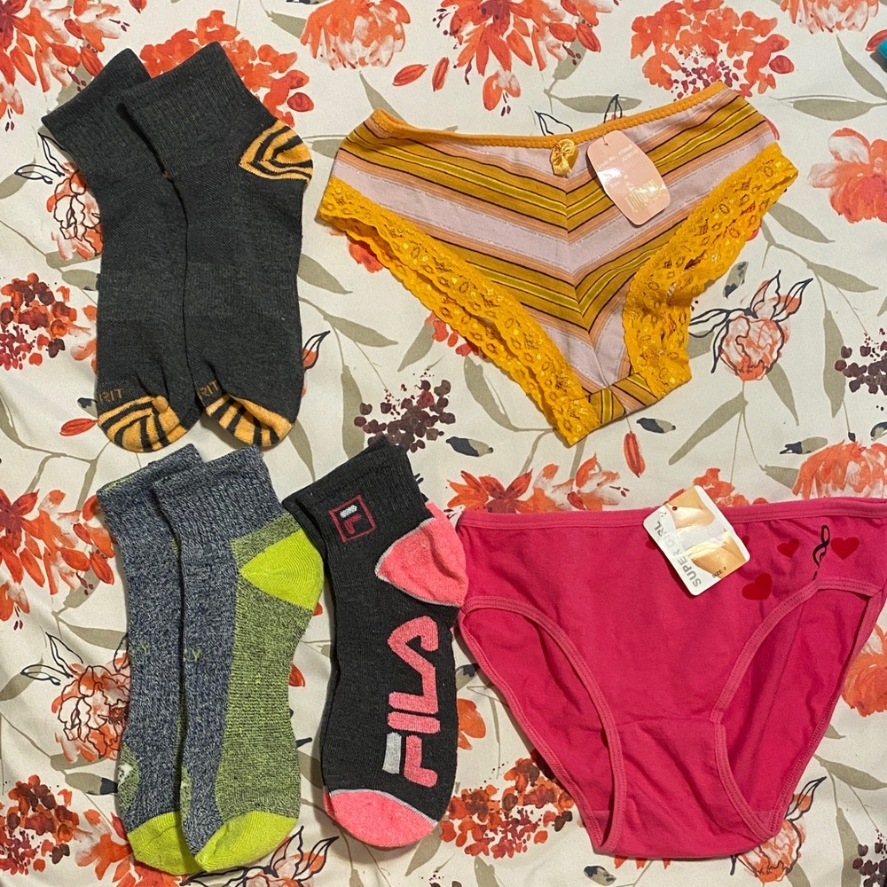 New Variety Pack 5p/c set: 2-95% cotton/5% spandex panties/3-prs. socks.